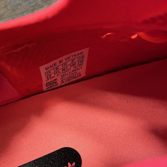 Athletic_Shoes